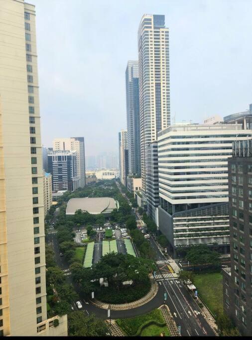 Bgc Avant At The Cosy And Vibrant 2br Near Burgos Circle Apartment Manila