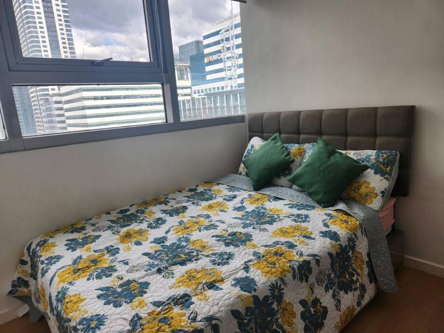 Bgc Avant At The Cosy And Vibrant 2br Near Burgos Circle Apartment Manila