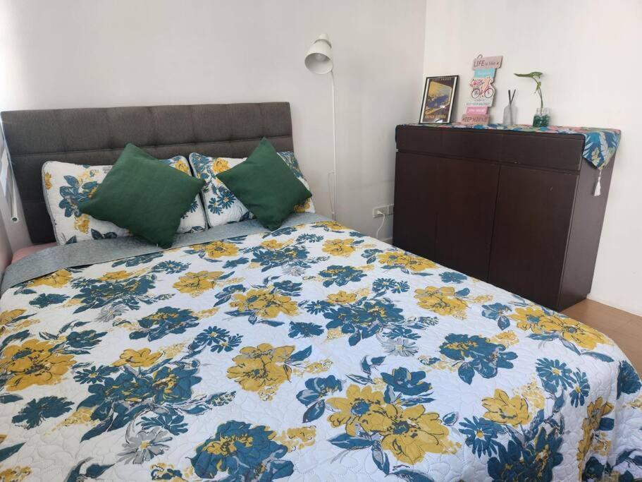 Bgc Avant At The Cosy And Vibrant 2br Near Burgos Circle Apartment